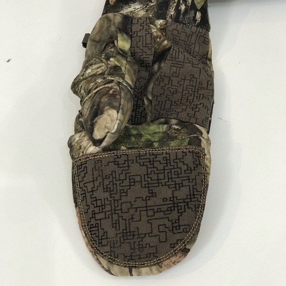 New in packaging. Men’s Realtree pop top gloves. - Picture 2 of 3